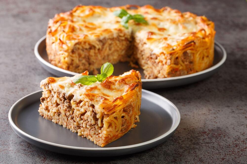 Recept za sirotinjsku pitu sa mesom bez kora! Ukusna, puna fila, a košta baš malo, sprema se za 5 minuta