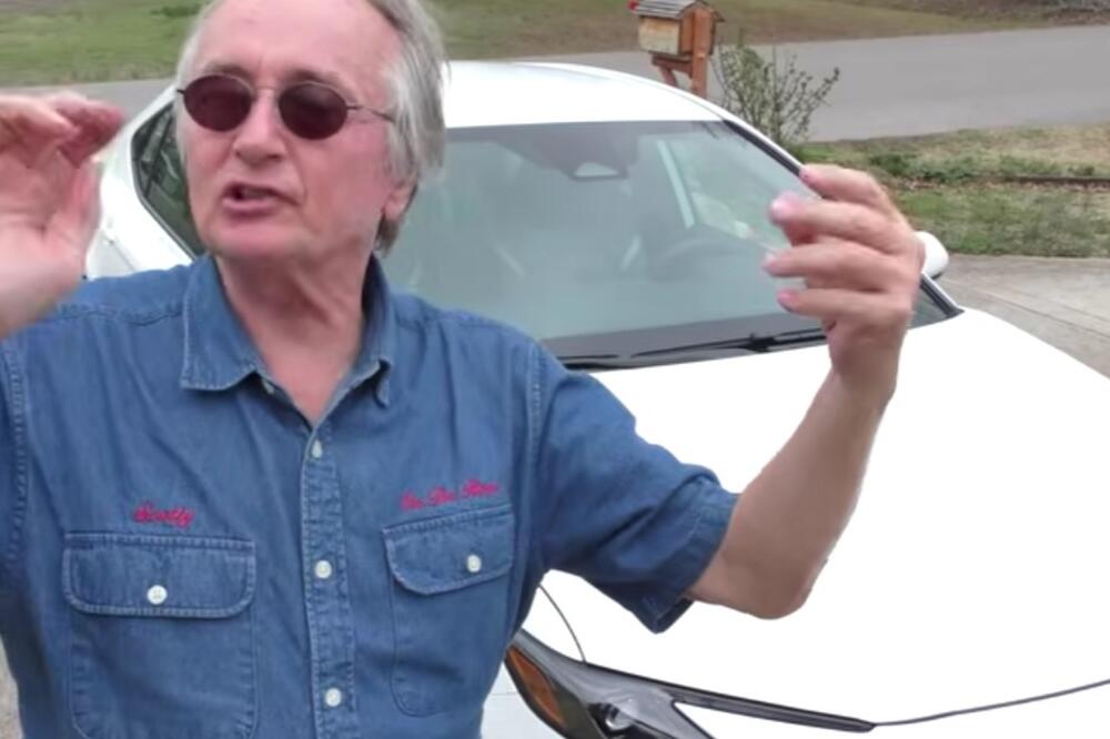 Poznati mehaničar prekršio sopstveno pravilo! U 72. godini kupio prvi nov automobil: "Već sam ga pokvario" (VIDEO)