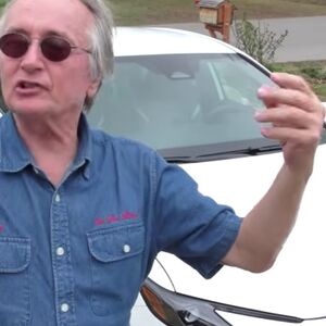 Poznati mehaničar prekršio sopstveno pravilo! U 72. godini kupio prvi nov automobil: "Već sam ga pokvario" (VIDEO)