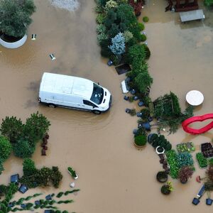 Urušio se most u Turskoj nakon strašnih poplava: Bujice vode nose sve pred sobom, vozila plutaju