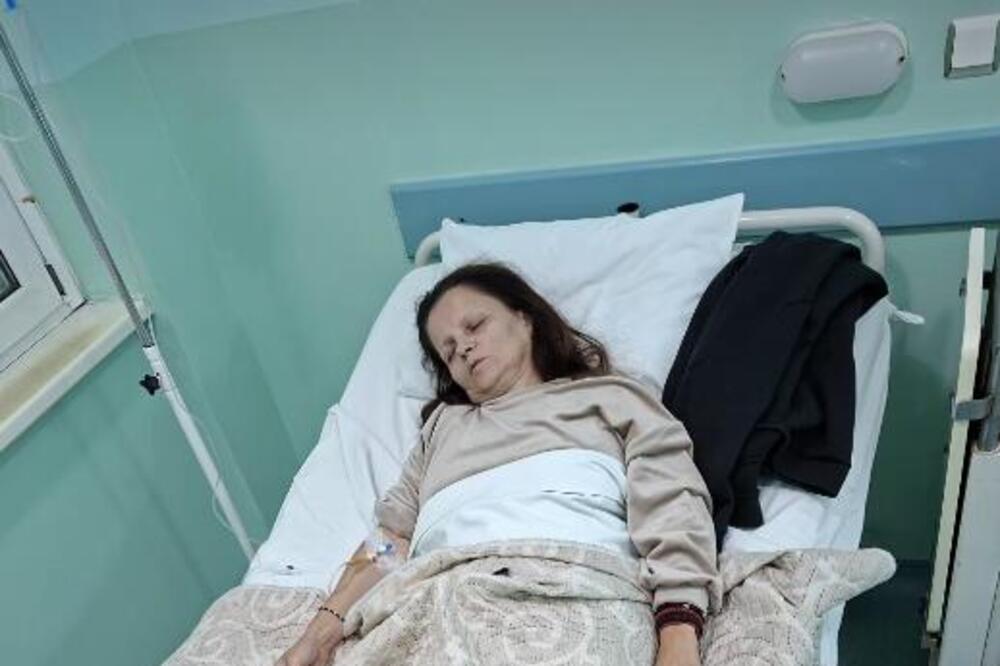 UZNEMIRUJUĆA SLIKA MALE CANE SA BOLNIČKE POSTELJE! U vidno LOŠEM stanju, u licu kao DUH