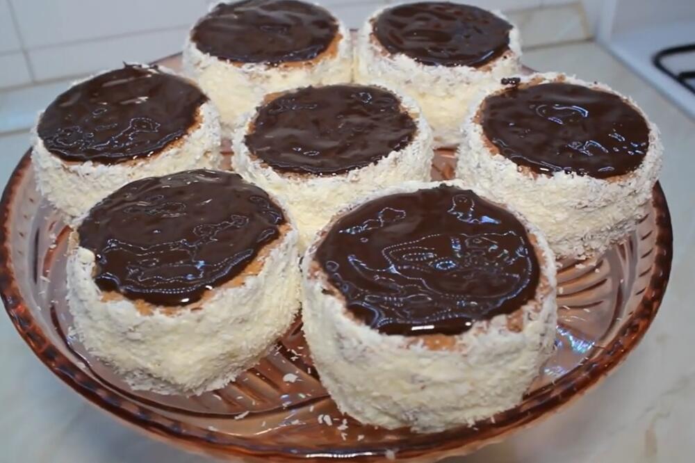 One su najlepša poslastičarska fantazija! Sastojci za mekane ruske kocke se mere kašikom, priprema brza i laka