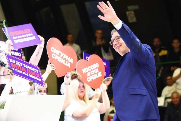 Vučić u Lazarevcu najavio veće penzije: "Značajno će da rastu"