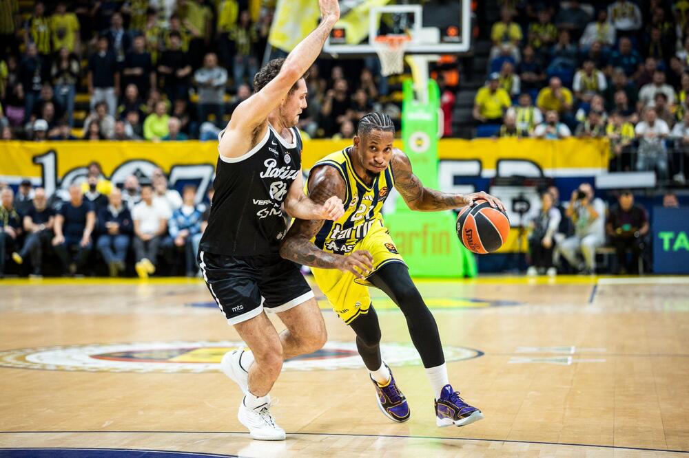 Partizan promašajima i greškama otišao u novi poraz: Fener nadigrao crno-bele u Istanbulu!
