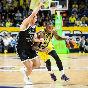 Partizan promašajima i greškama otišao u novi poraz: Fener nadigrao crno-bele u Istanbulu!