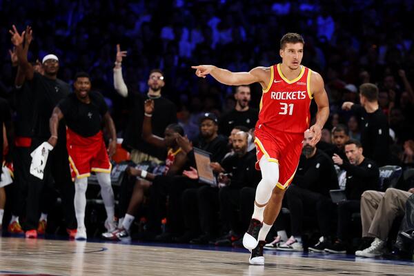 Probudio se Bogdan Bogdanović i opasno naoštrio nišan! Pet trojki za 16 minuta, svi ga gledali u čudu