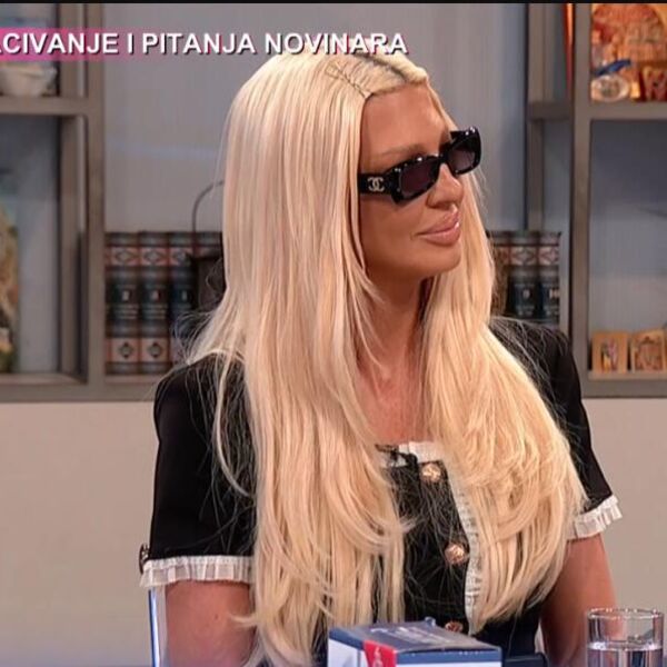 "SAMO DA NE BUDE DEVOJČICA": Jelena Karleuša otkrila sve o TRUDNOĆI sa ŠEVOM! EVO KAKO SU REAGOVALE ĆERKE
