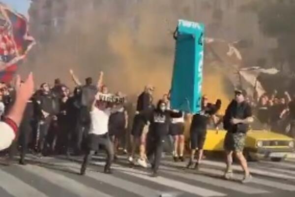 Visoke peći potpaljujem ja...": Policija u akciji zbog Hajdukovih navijača nacista koji veličaju Adolfa! (VIDEO)