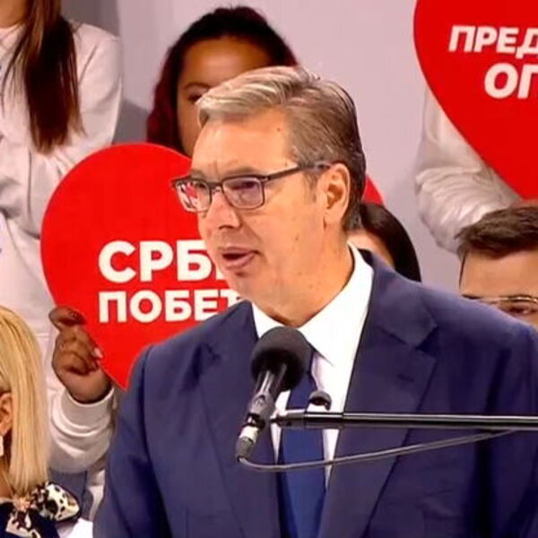 Vučić najavio veće plate i penzije: "Srbija će sledeće godine biti najbrže rastuća ekonomija u Evropi"