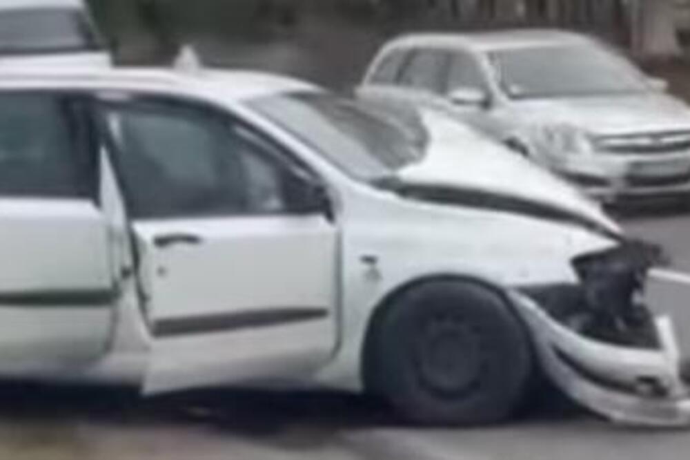 Teška nesreća kod Šapca! Preticao kolonu pa udario u vozilo u kom su bile mlađe devojke: Prizor je jeziv (VIDEO)