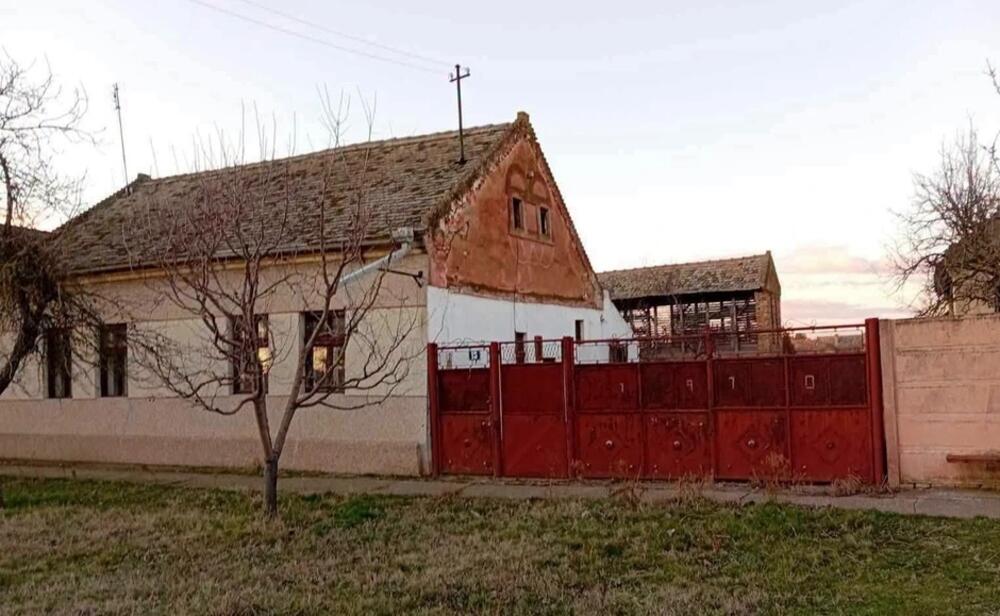 Prodaje se domaćinstvo za 25.000 evra! Ima garažu, ambar i plac od 18 ari: Nalazi se na 55 kilometara od Beograda