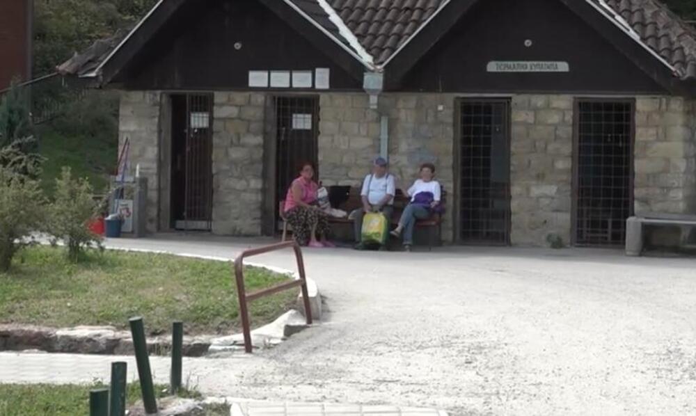 Ova banja u Srbiji je pravi jesenji raj za penzionere: Nema gužve, voda topla i lekovita, a cena za noć smešna