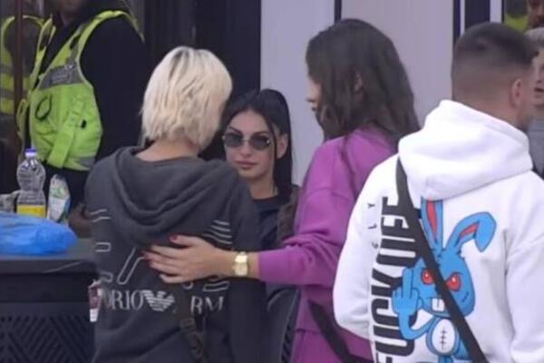 "AJDE UDARI ME!" IZBILA TUČA U ELITI, HITNO PREKINUT PROGRAM! Prštale teške uvrede, kamere sve snimile!