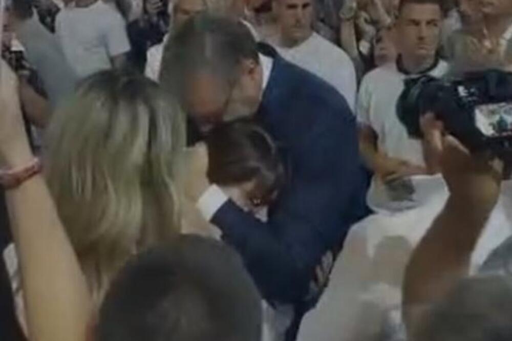 "Tata, mnogo te volim, uz tebe sam" Vučića ćerka Milica iznenadila u Areni