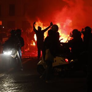 MRAK GUTA GRAD SVETLOSTI: Uvodi se policijski čas, gore ulice širom zemlje, Pariz ne liči na sebe, IDU DO KRAJA!
