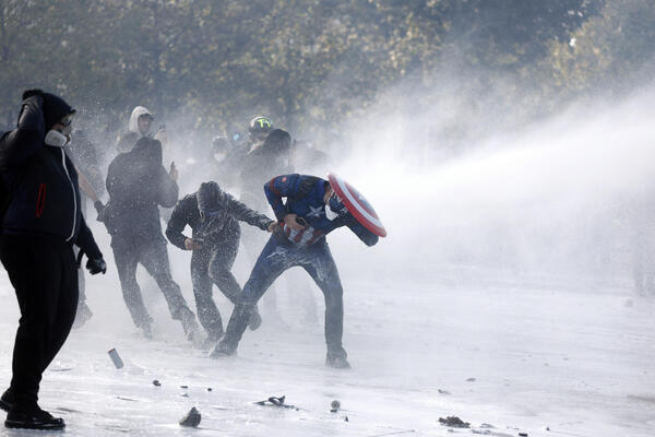 Francuska srlja u ponor! Na ulice izlazi 70.000 policajaca, očekuje se pola miliona demonstranata - stiže i vojska!