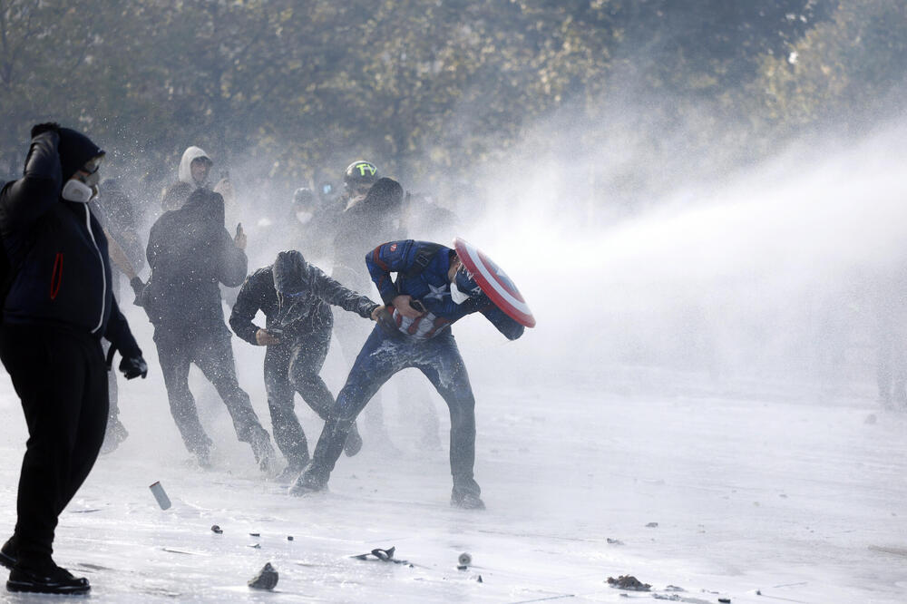 Francuska srlja u ponor! Na ulice izlazi 70.000 policajaca, očekuje se pola miliona demonstranata - stiže i vojska!