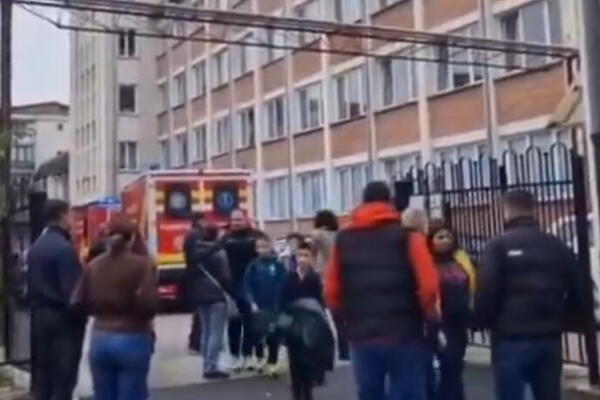 Horor u srpskom komšiluku! Učenik najavio krvoproliće, pa krenuo da ubada nožem: Rečenica koju je napisao ledi krv!