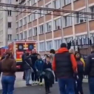 Horor u srpskom komšiluku! Učenik najavio krvoproliće, pa krenuo da ubada nožem: Rečenica koju je napisao ledi krv!