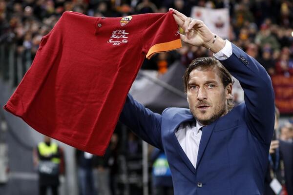 Toti progovorio o iznuđenom oproštaju od Rome, dotakao se oca i Siniše Mihajlovića: Platio bih suvim zlatom...