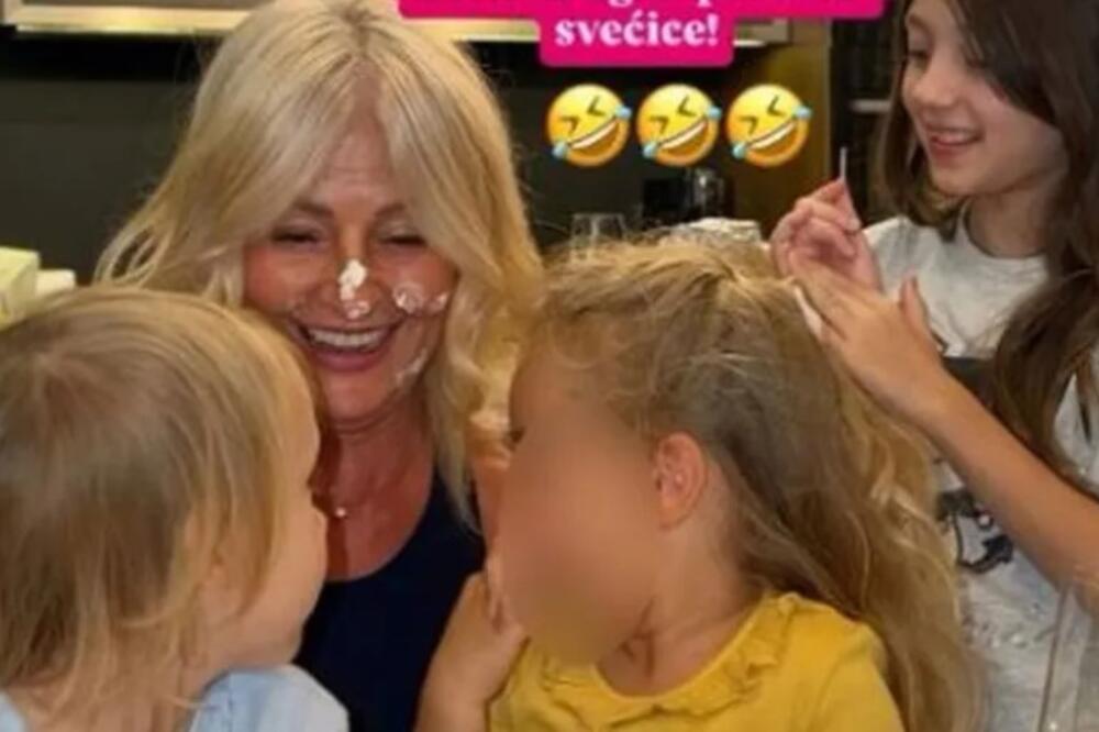 Udovica Marinka Rokvića proslavila rođendan u krugu porodice: Unuke i sinovi joj priredili prelepo iznenađenje