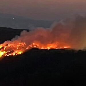Požar u okolini Mladenovca: Gori deponija, dim prekrio nekoliko sela! (FOTO)