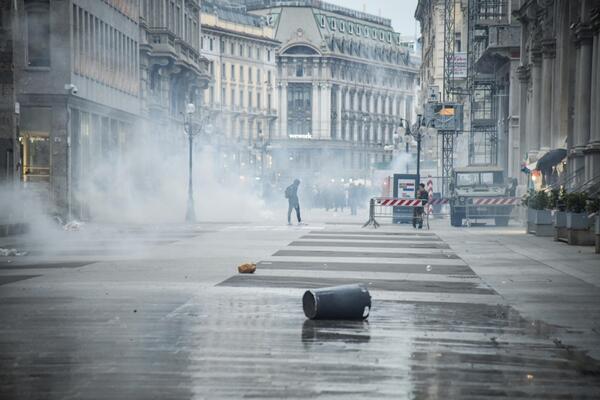 EVROPA GORI, PROTESTI U ČAK 8 DRŽAVA: Reke ljudi izašle na ulice, ovo su glavni razlozi