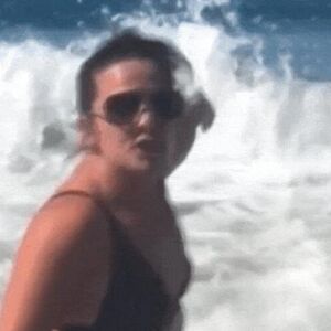 POZIRALA NA PLAŽI, A ONDA... U deliću sekunde se pojavio NAJSTRAŠNIJI MORSKI PREDATOR, prizor užasava! (VIDEO)