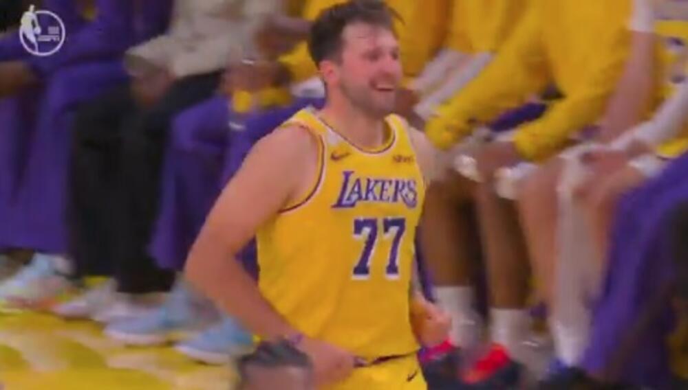"Vrati se na teren pi*ko" - Dončić pogodio trojku sa pola terena, pa brutalno izvređao ovu NBA zvezdu! (VIDEO)