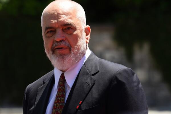 Rama digao ruke od STOLICA, sad je spred kabineta izneo OVO! Albanski premijer se hvata za slamku nakon haosa!