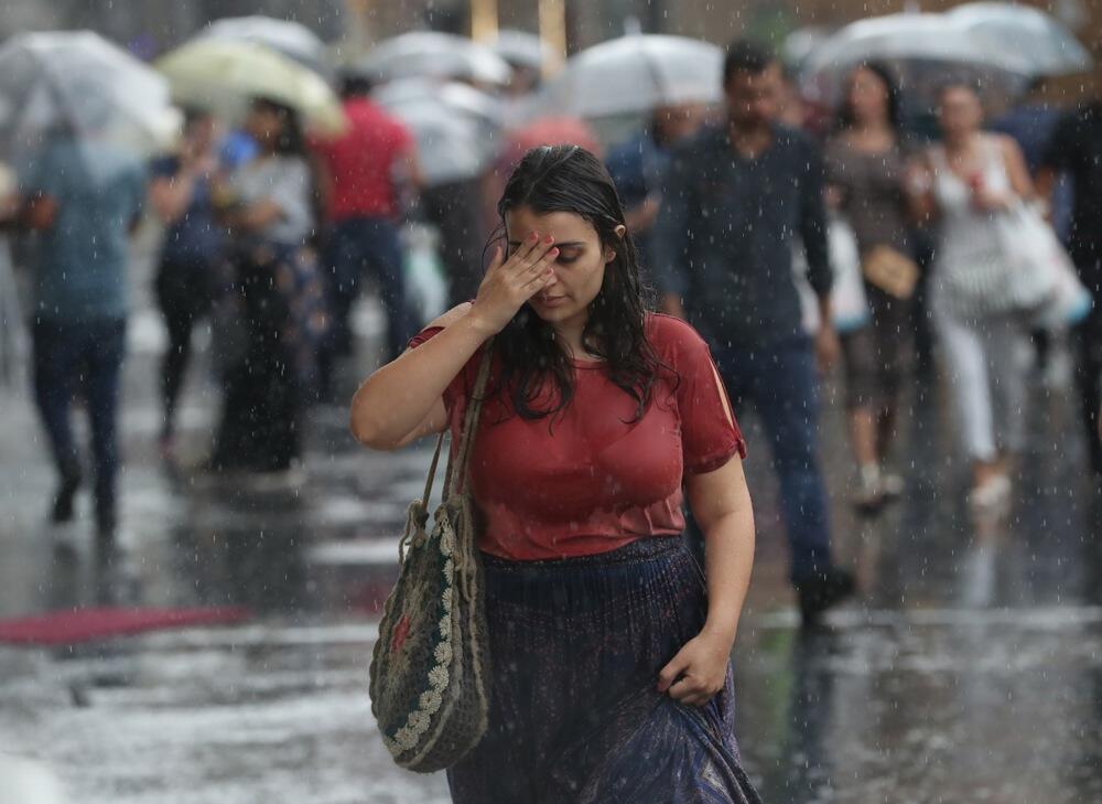 Kiša će pljuštati bez prestanka! Moguće poplave i izlivanje reka, evo kada stiže nevreme: Ova mesta su na udaru!