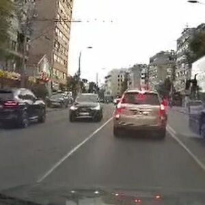 Jeziv prizor na Banovom brdu: Crni BMW projurio Požeškom u kontrasmeru, bahata vožnja u najprometnijoj ulici!