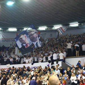 Na skupu Ujedinjene Srbije na Novom Beogradu prepuna Hala sportova: Čeka se obraćanje Aleksandra Vučića