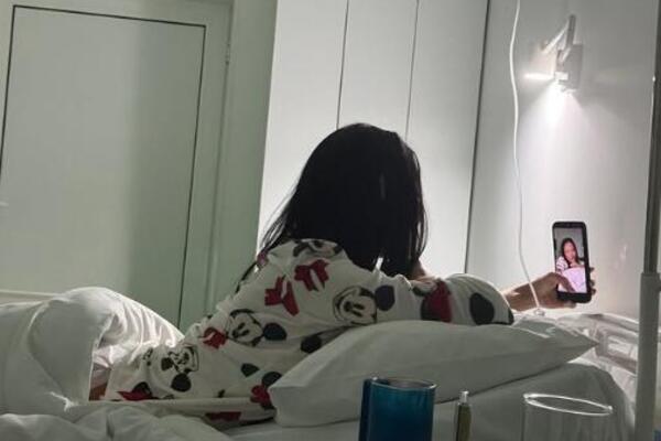 (FOTO) MAJI MARINKOVIĆ IZVADILI DEO TELA Operisana je, pojavili se detalji: Isplivala i FOTKA IZ BOLNIČKOG KREVETA!