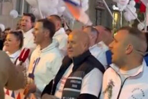ORE SE 'POBEDA, POBEDA' I 'RUZMARIN'! Siniša Mali i Đurđević Stamenkovski sa velikim brojem ljudi u Šapcu!