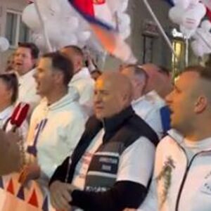 ORE SE 'POBEDA, POBEDA' I 'RUZMARIN'! Siniša Mali i Đurđević Stamenkovski sa velikim brojem ljudi u Šapcu!
