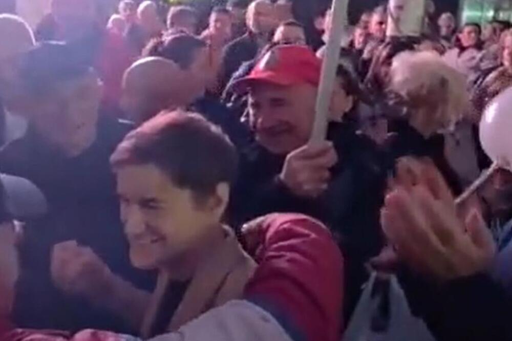 Ljudi se oduševili kada su videli Anu Brnabić u Loznici: Svi krenuli da je grle i ljube (VIDEO)