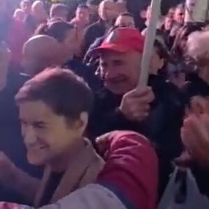 Ljudi se oduševili kada su videli Anu Brnabić u Loznici: Svi krenuli da je grle i ljube (VIDEO)