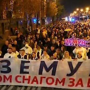 "Zemun svom snagom za Vučića" Reka ljudi spremna za šetnju ka Novom Beogradu (VIDEO)
