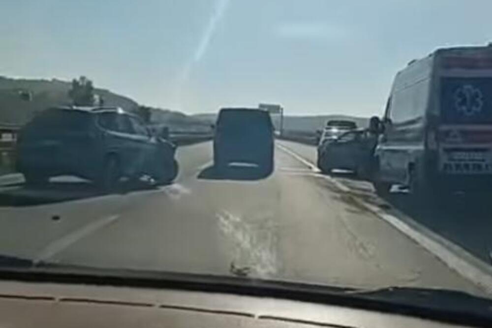 HOROR NA AUTO-PUTU ZA NIŠ! Masovni lančani sudar kod naplatne rampe, policija i hitna pomoć na terenu