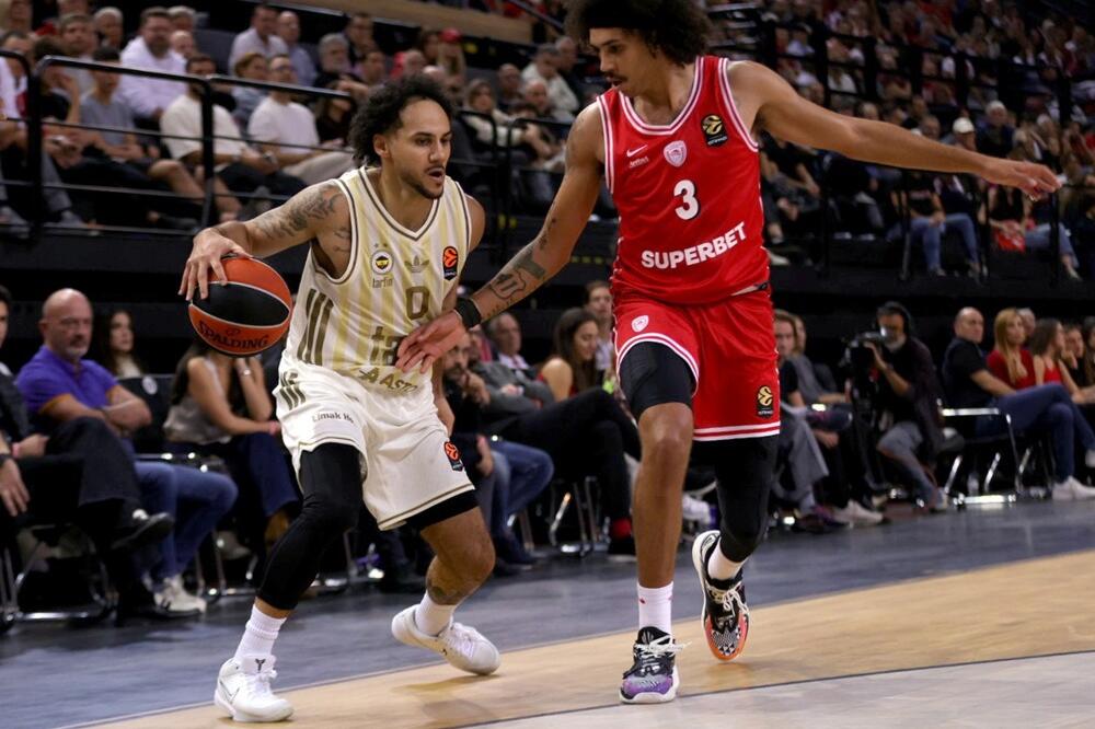 Muk u Pireju: Fener srušio Olimpijakos!