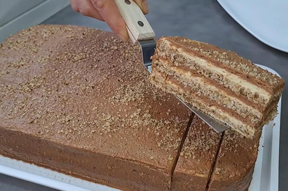 Kraljica slavske trpeze od 6 korica i sa kremastim filom od lešnika: Torta koja mami na parče više