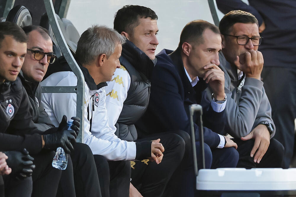 NESTAO POSLE NEUSPEHA PARTIZANA! Sedmi poraz u 12 utakmica, Saša Ilić se nije pojavio pred novinarima