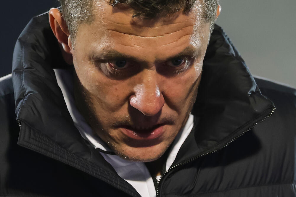 "Da se ne mučimo više": Da li je došao kraj Partizana i Saše Ilića? Ovo smrknuto lice sve govori (FOTO)