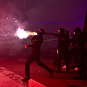ESKALIRALO! Pogledajte sukob policije i demonstranata u Tirani! Letele kamenice, gumeni meci, šok bombe...