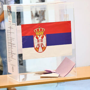 (UŽIVO) SRBIJA DANAS BIRA: Gužve od ranog jutra, 18 lista u trci za 250 mandata