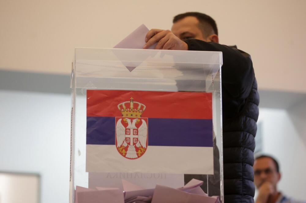 Ovo je neverovatno! Evo koliko je građana glasalo do 12 časova, ovo su novi podaci o izlaznosti