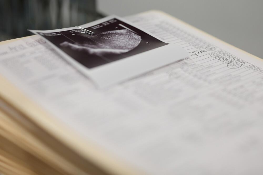 DEVOJČICA (10) OTIŠLA U BOLNICU ZBOG BOLOVA U STOMAKU, PA OTKRILA DA JE TRUDNA: Kad čujete ko je uhapšen... HOROR!