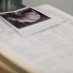 DEVOJČICA (10) OTIŠLA U BOLNICU ZBOG BOLOVA U STOMAKU, PA OTKRILA DA JE TRUDNA: Kad čujete ko je uhapšen... HOROR!