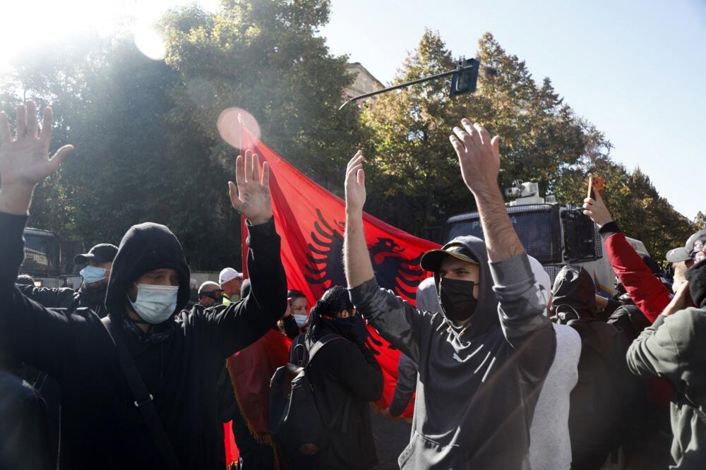 Haos na ulicama Tirane: Demonstranti i policija u žestokom okršaju, letele kamenice i suzavci!